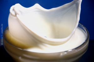 Kalzium steckt vor allem in Milch und Produkten daraus.